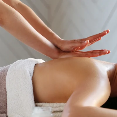 Masaż klasyczny pozwala ukoić nerwy i rozluźnić napięte mięśnie.